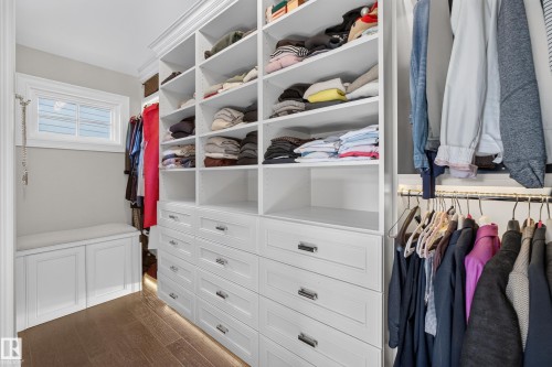 Hers Walk In Closet - 14308 97A Avenue Nw, Edmonton, AB 