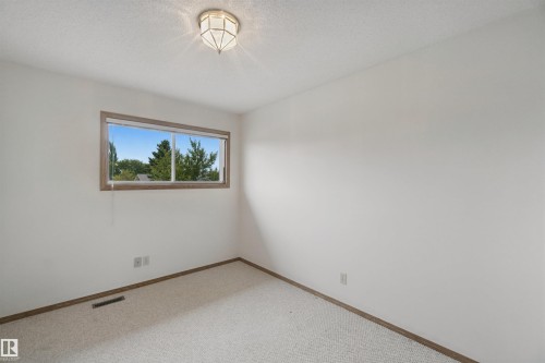 5828 181 Street Nw, Edmonton, AB 