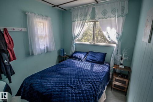 Bright room with light blue wall paneling - 811 59209 Range Rd 95A, Rural St. Paul County, AB - Indoor Photo Showing Bedroom