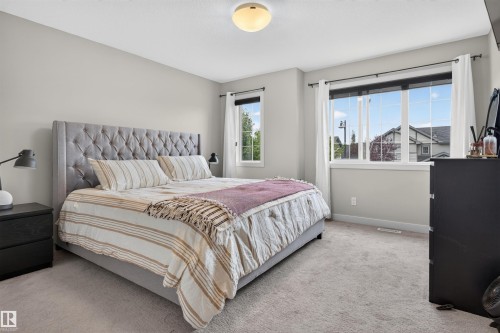 Carpeted flooring, light grey walls, and a recessed ceiling light fixture - 5130 Godson Close Nw, Edmonton, AB 
