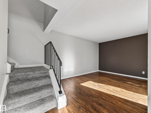 57 Woodvale Village Nw, Edmonton, AB 