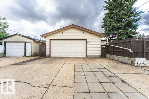 4704 109A Avenue Nw, Edmonton, AB 