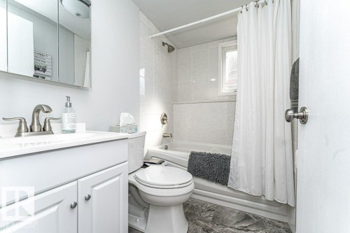 5924 11 Avenue Nw, Edmonton, AB 