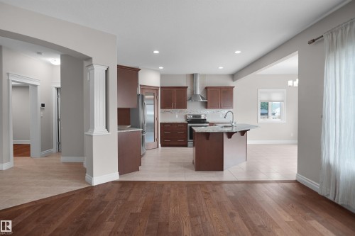 138 Henderson Link, Spruce Grove, AB - Indoor Photo Showing Kitchen