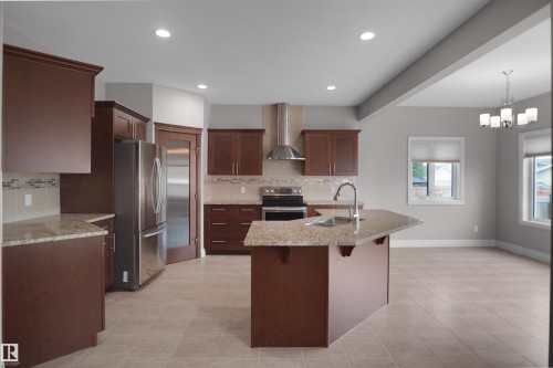 138 Henderson Link, Spruce Grove, AB - Indoor Photo Showing Kitchen With Upgraded Kitchen