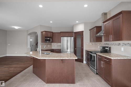 138 Henderson Link, Spruce Grove, AB - Indoor Photo Showing Kitchen With Double Sink
