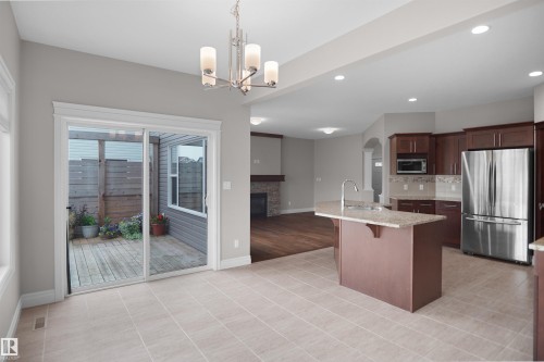 138 Henderson Link, Spruce Grove, AB - Indoor Photo Showing Kitchen