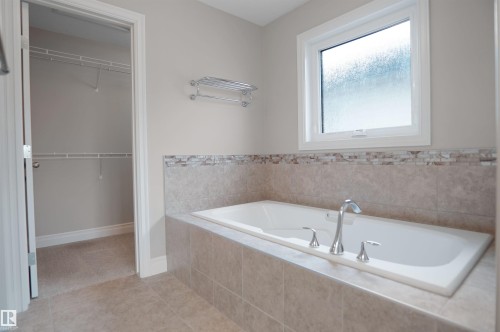138 Henderson Link, Spruce Grove, AB - Indoor Photo Showing Bathroom