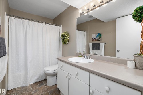 17226 113A Street Nw, Edmonton, AB 