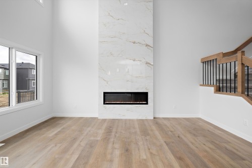 Soaring ceilings with transom windows - 1780 Crossbill Loop Nw, Edmonton, AB 