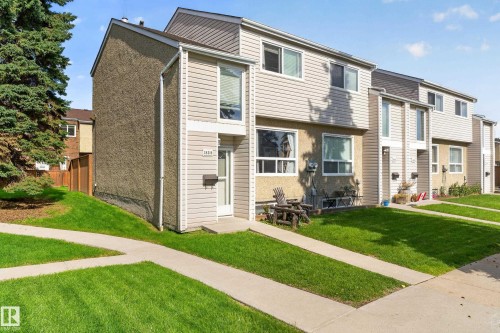 Exterior featuring horizontal siding, stucco elements, and established lawn - 18319 93 Avenue Nw, Edmonton, AB 