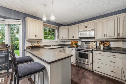 15915 112 Street Nw, Edmonton, AB - Indoor Photo Showing Kitchen