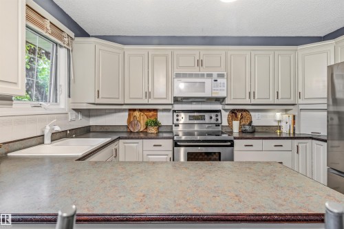 15915 112 Street Nw, Edmonton, AB - Indoor Photo Showing Kitchen With Stainless Steel Kitchen With Upgraded Kitchen