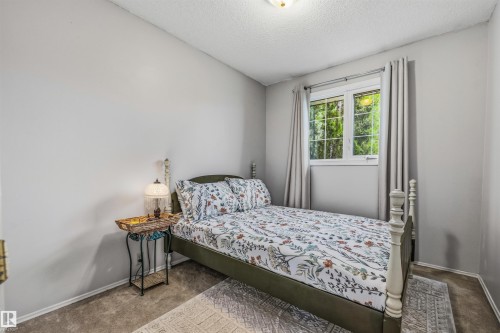 15915 112 Street Nw, Edmonton, AB - Indoor Photo Showing Bedroom