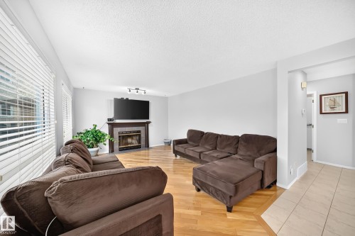 Wood-finish flooring with a tiled entryway - 4216 47 Street Nw, Edmonton, AB 