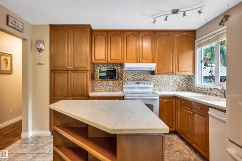 3 Flint Crescent, St. Albert, AB - Indoor Photo Showing Kitchen