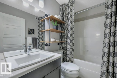 2nd floor main bath (4-pc) - 160 Desrochers Gate Sw, Edmonton, AB 