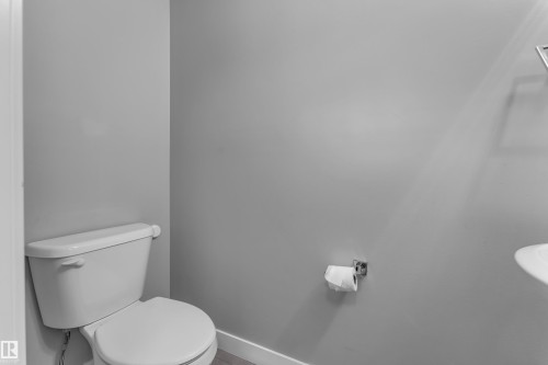 12221 117 Avenue Nw, Edmonton, AB - Indoor Photo Showing Bathroom