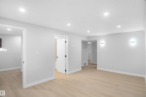 3312 44A Street Nw, Edmonton, AB 