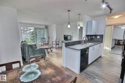 #105 13907 136 ST NW  Edmonton, AB T6V 1Y5