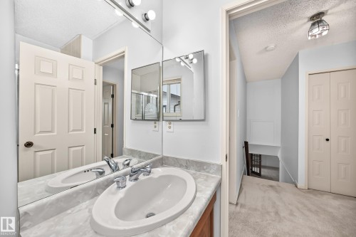 Main bathroom upstairs - 17915 99A Avenue Nw, Edmonton, AB 