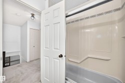 Main bathroom upstairs - 