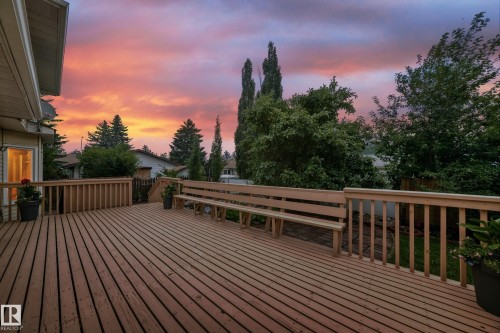 Expansive wood-finish deck with built-in bench seating and sturdy wooden railings - 17915 99A Avenue Nw, Edmonton, AB 
