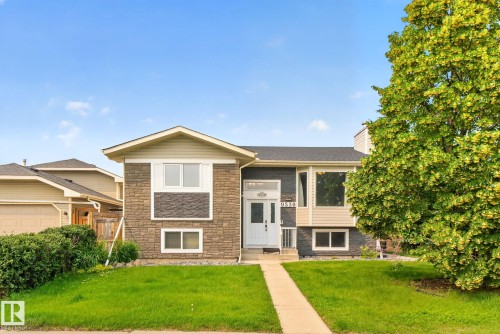 9530 174 Avenue Nw, Edmonton, AB - Outdoor With Facade