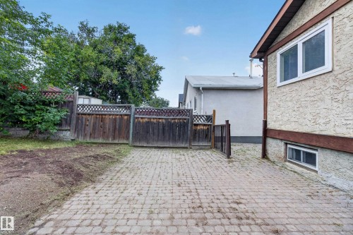 4629 126 Avenue Nw, Edmonton, AB 