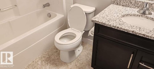 #302 3670 139 Av Nw, Edmonton, AB - Indoor Photo Showing Bathroom
