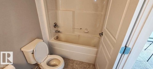 #302 3670 139 Av Nw, Edmonton, AB - Indoor Photo Showing Bathroom