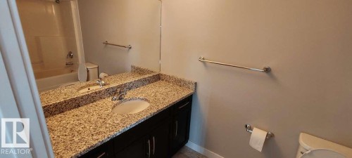 #302 3670 139 Av Nw, Edmonton, AB - Indoor Photo Showing Bathroom