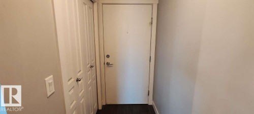 #302 3670 139 Av Nw, Edmonton, AB - Indoor Photo Showing Other Room