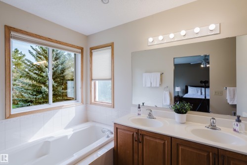 160 Phillips Row Nw, Edmonton, AB 