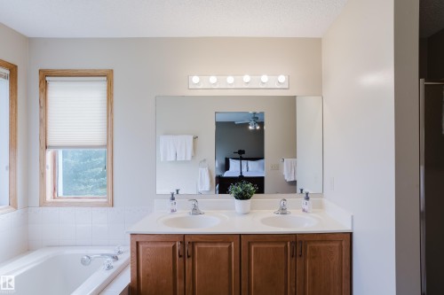 160 Phillips Row Nw, Edmonton, AB 