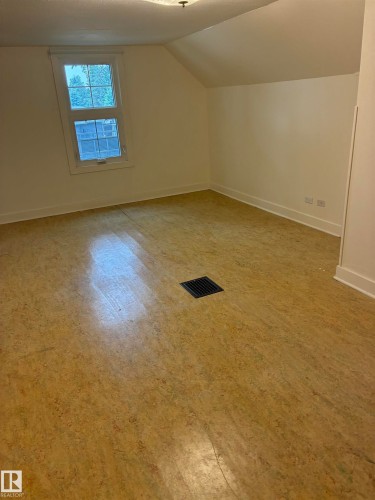 5240 55 Avenue, Viking, AB - Indoor Photo Showing Other Room
