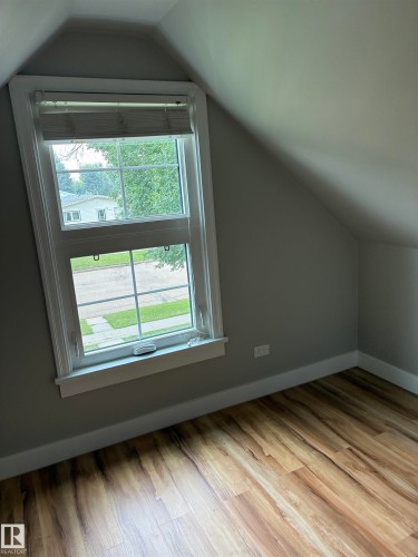 5240 55 Avenue, Viking, AB - Indoor Photo Showing Other Room