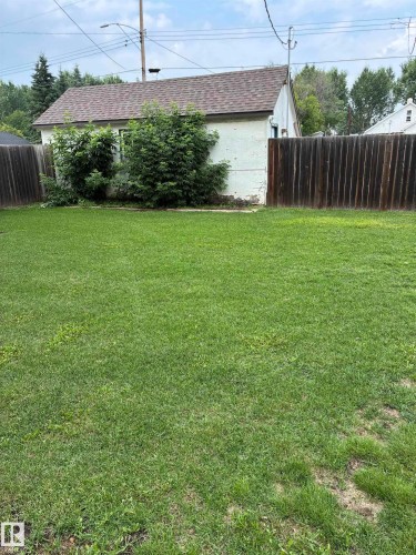 5240 55 Avenue, Viking, AB - Outdoor