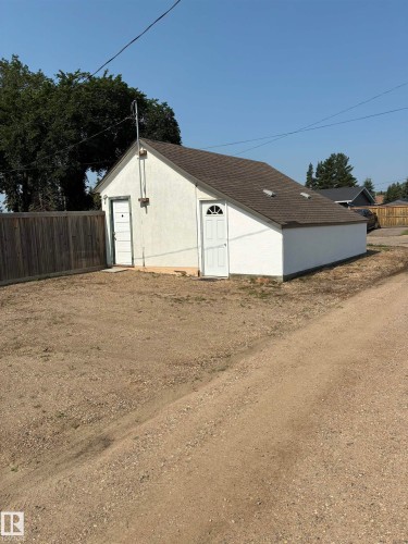 5240 55 Avenue, Viking, AB - Outdoor