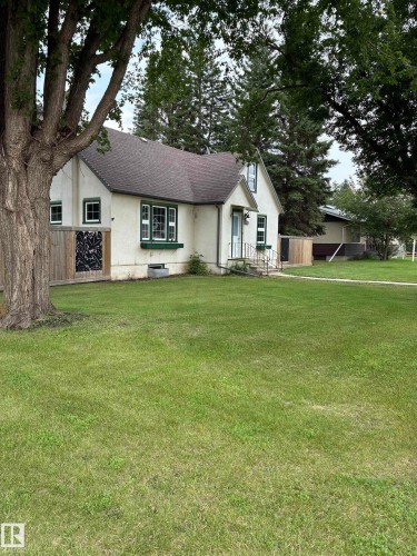 5240 55 Avenue, Viking, AB - Outdoor