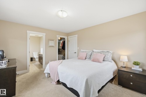 Carpeted flooring with light-toned walls, featuring a semi-flush mount ceiling light - 1564 36 Avenue Nw, Edmonton, AB 