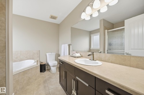 Soaking tub with tiled surround - 1564 36 Avenue Nw, Edmonton, AB 