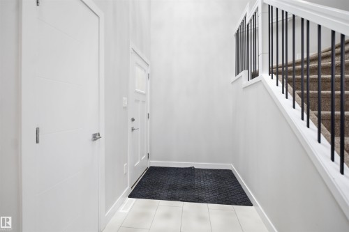#46 1703 16 Av Nw, Edmonton, AB - Indoor Photo Showing Other Room