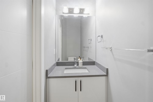 #46 1703 16 Av Nw, Edmonton, AB - Indoor Photo Showing Bathroom