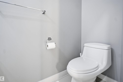 #46 1703 16 Av Nw, Edmonton, AB - Indoor Photo Showing Bathroom
