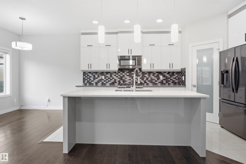 #46 1703 16 Av Nw, Edmonton, AB - Indoor Photo Showing Kitchen With Upgraded Kitchen
