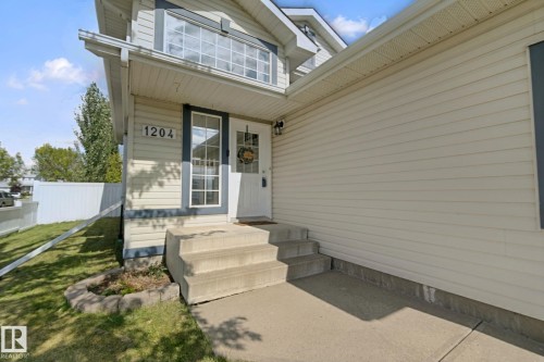 1204 Klarvatten Crest Nw, Edmonton, AB 