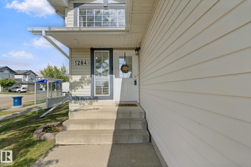 1204 Klarvatten Crest Nw, Edmonton, AB 
