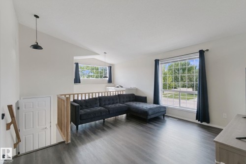 1204 Klarvatten Crest Nw, Edmonton, AB 