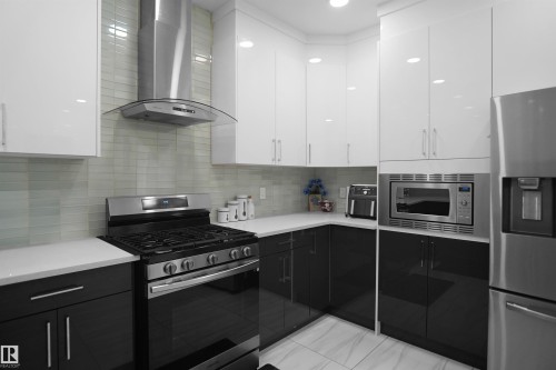 6532 175 Avenue Nw, Edmonton, AB - Indoor Photo Showing Kitchen With Upgraded Kitchen